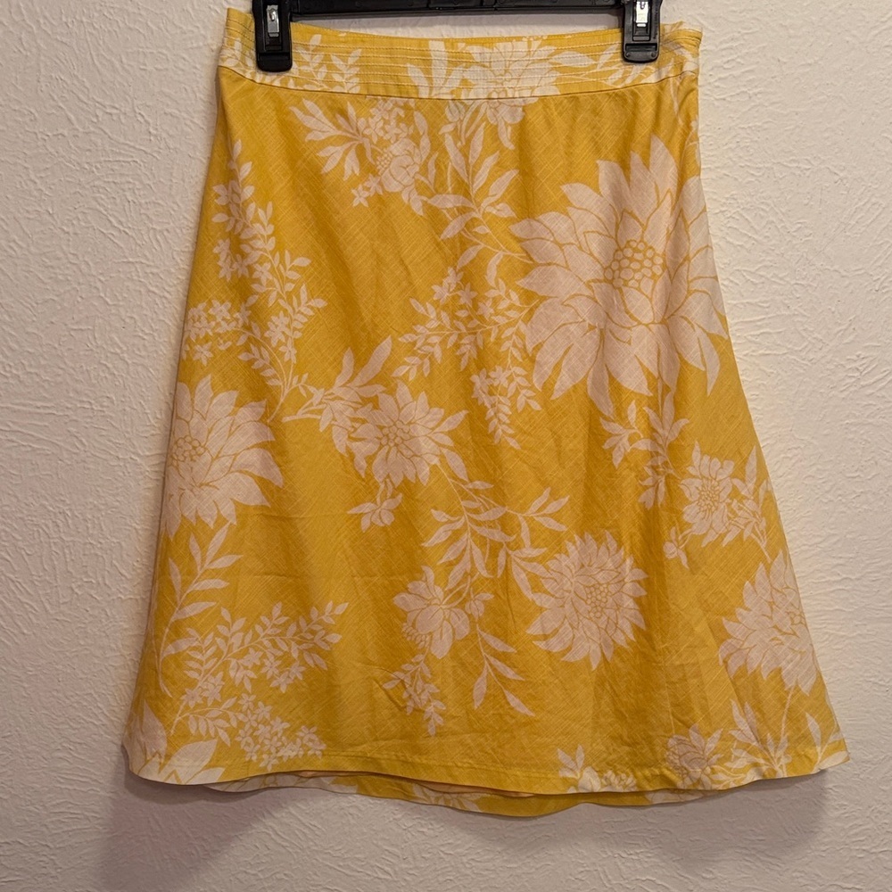 😊😊😊3 for 12$😊😊😊Ann Taylor Floral Yellow Skirt-size 2